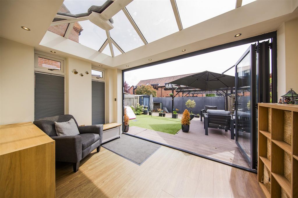 Property photo 2 of 29 Bifold Doors To Garden