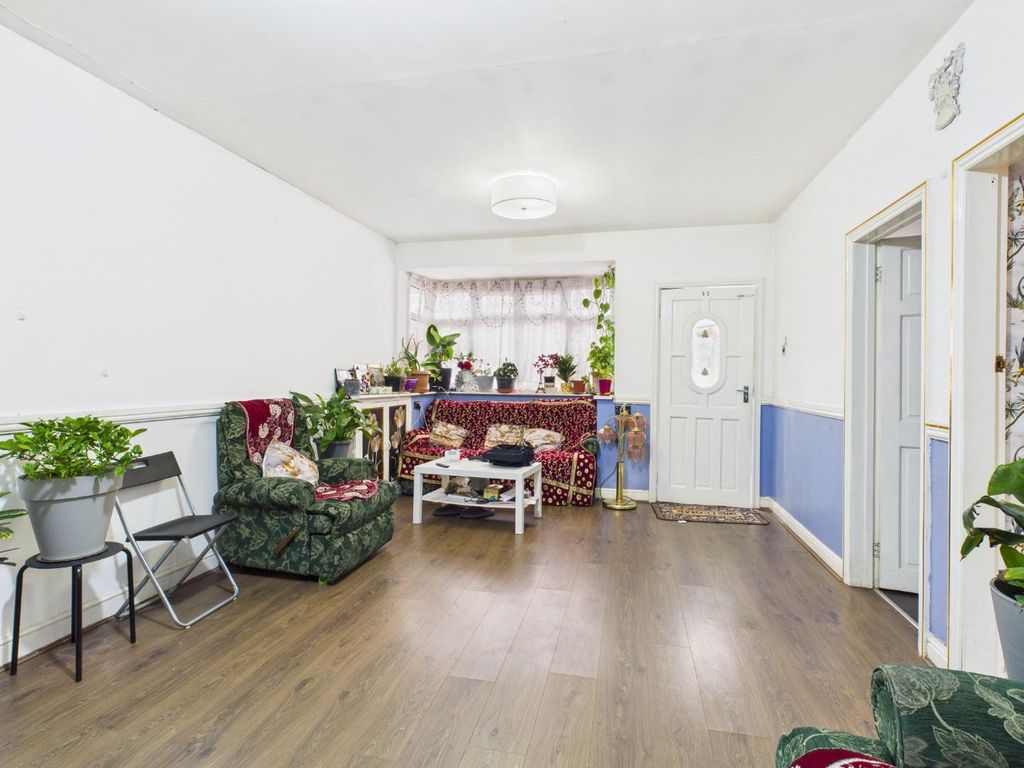 Property photo 3 of 13 Cam05348G0-Pr0023-Still002.Jpg