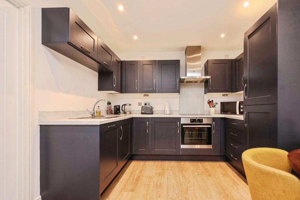 Property photo 3 of 12 Kitchen