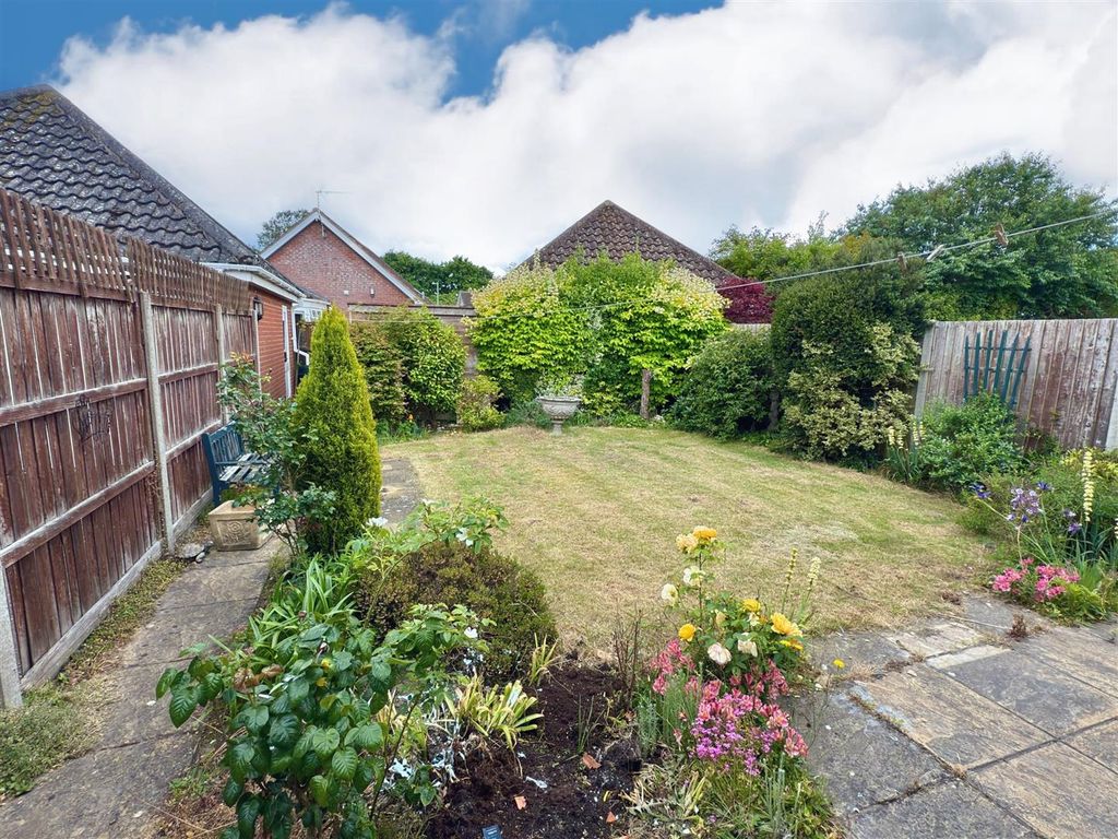 Property photo 2 of 9 Garden.Jpg