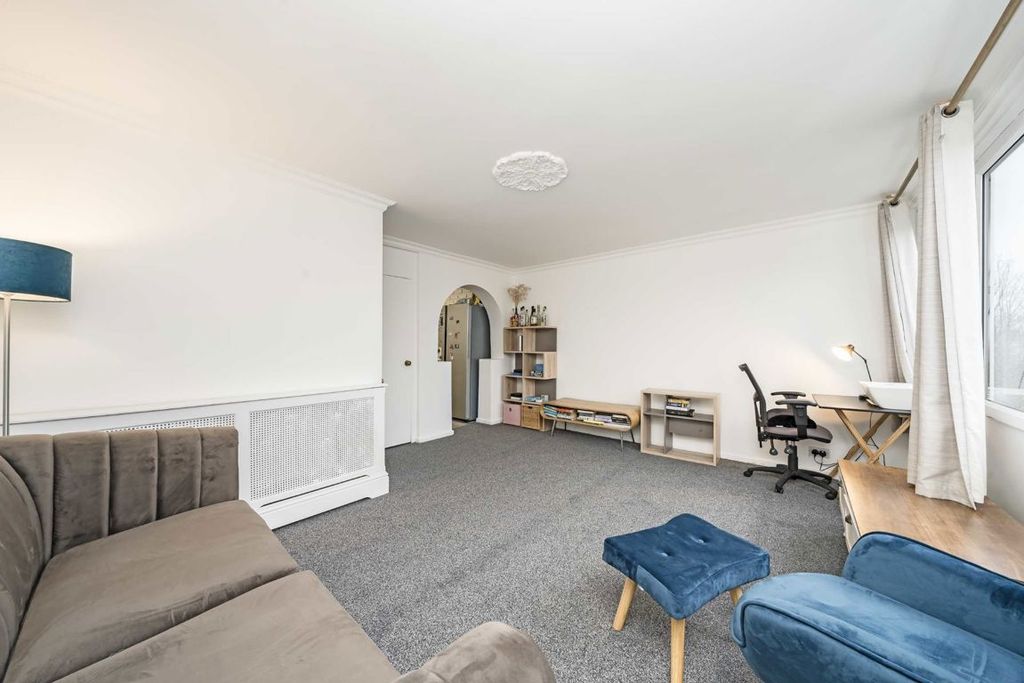 Property photo 3 of 8