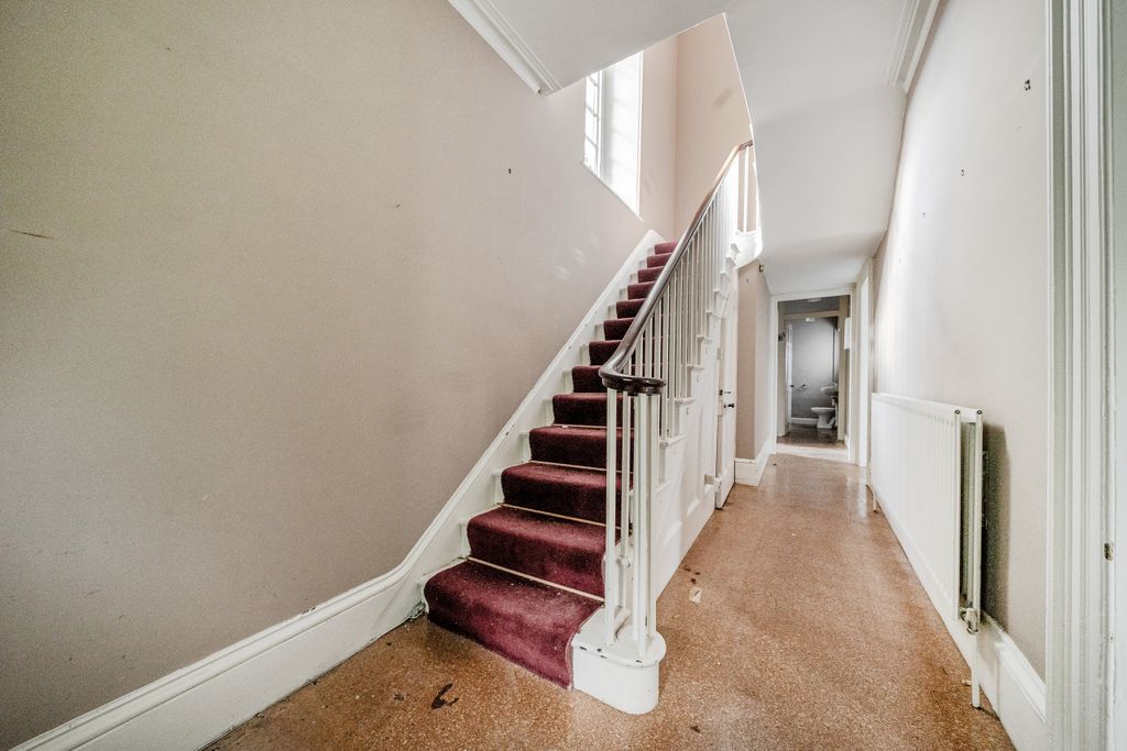 Property photo 3 of 24 Hall