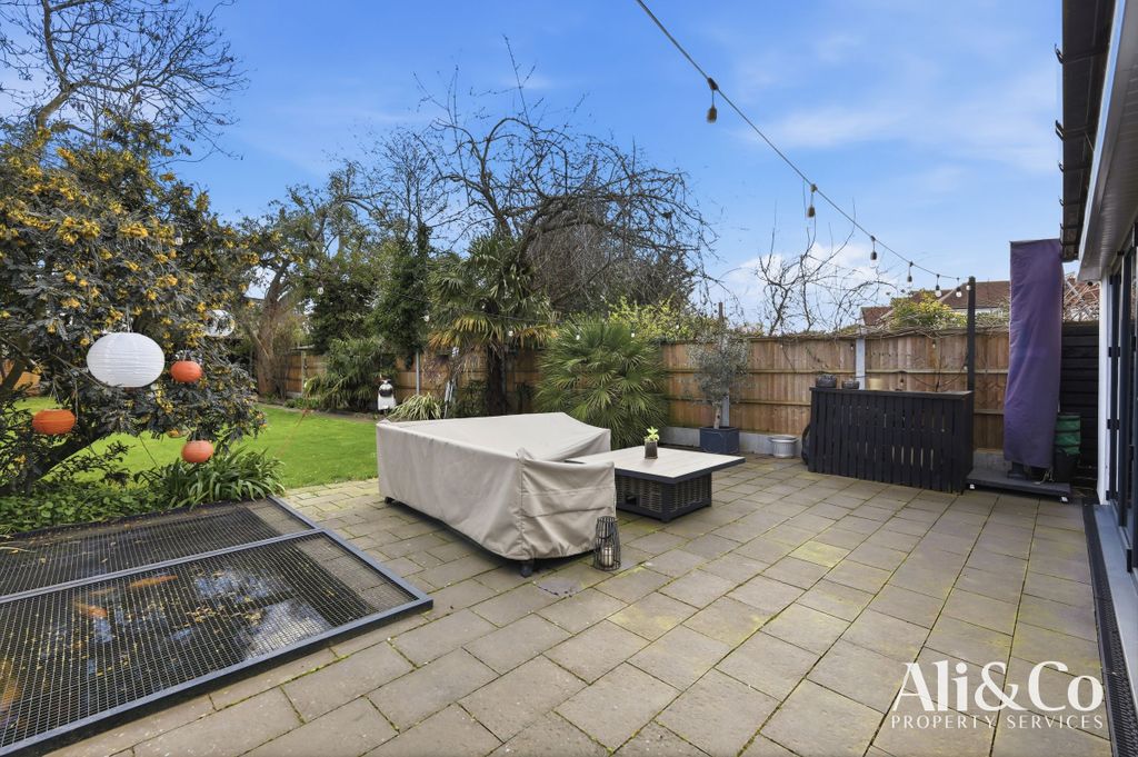 Additional image 27 of 4 bed semi-detached house for saleCollege Avenue, Grays RM17