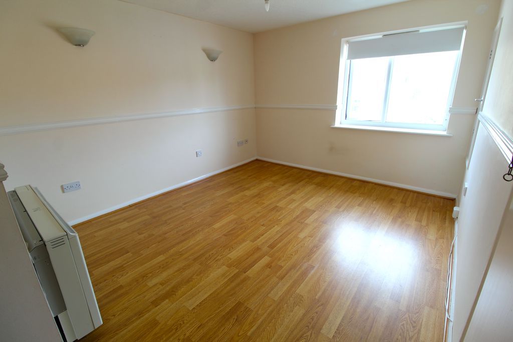 Property photo 3 of 6 Living Room