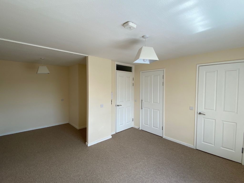 Property photo 2 of 5 Studio Flat To Rent