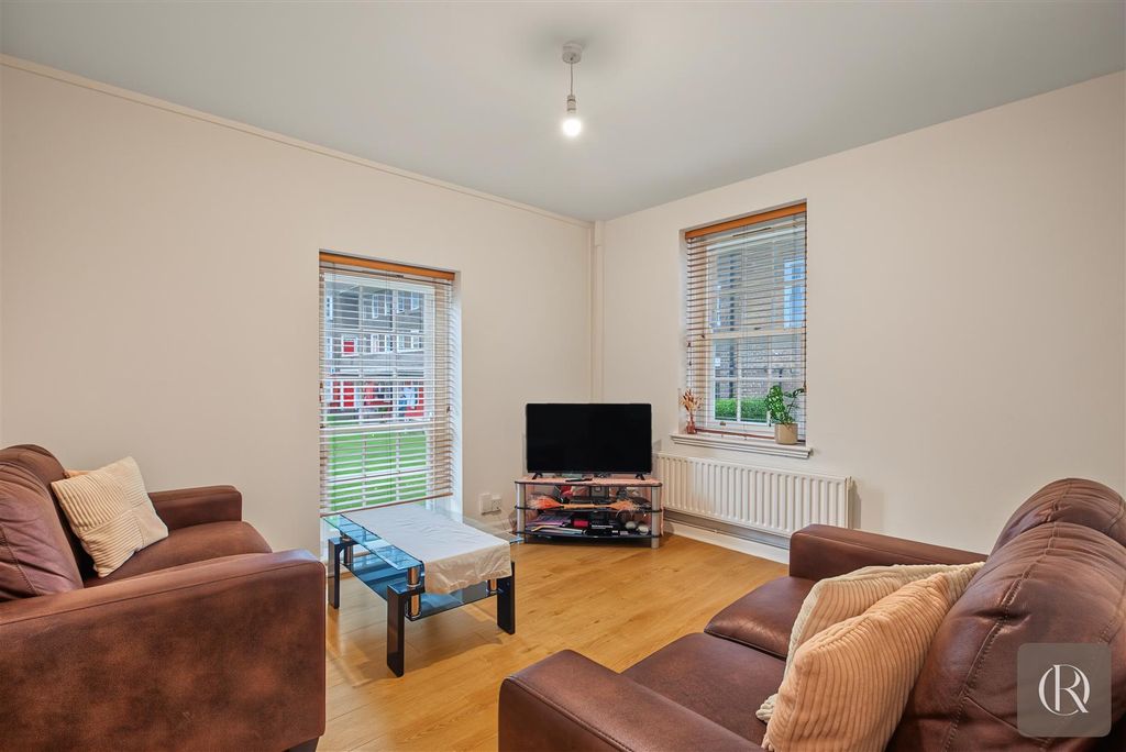 Property photo 1 of 14 Flat 10, Effingham House Albion Avenue, London Sw8