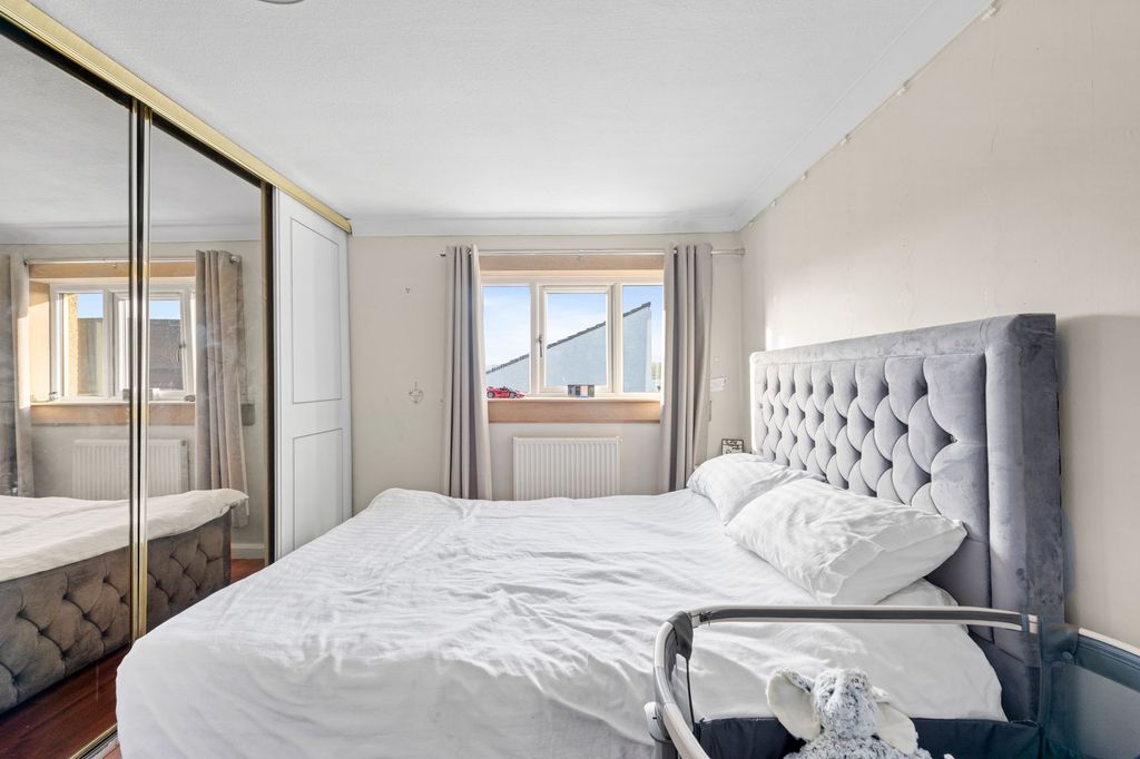 Property photo 3 of 26