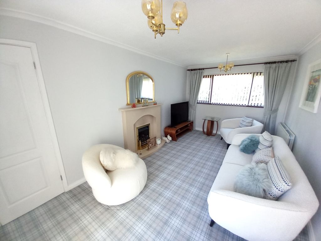 Property photo 3 of 16 Lounge