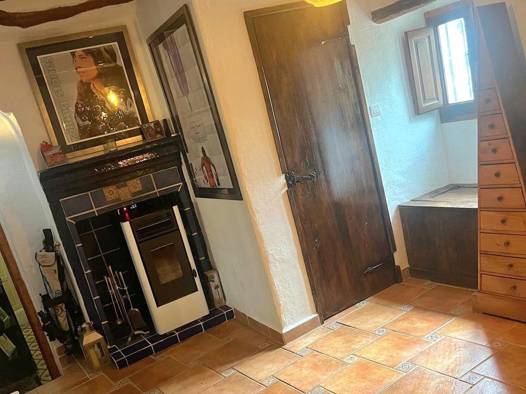 Property photo 2 of 46