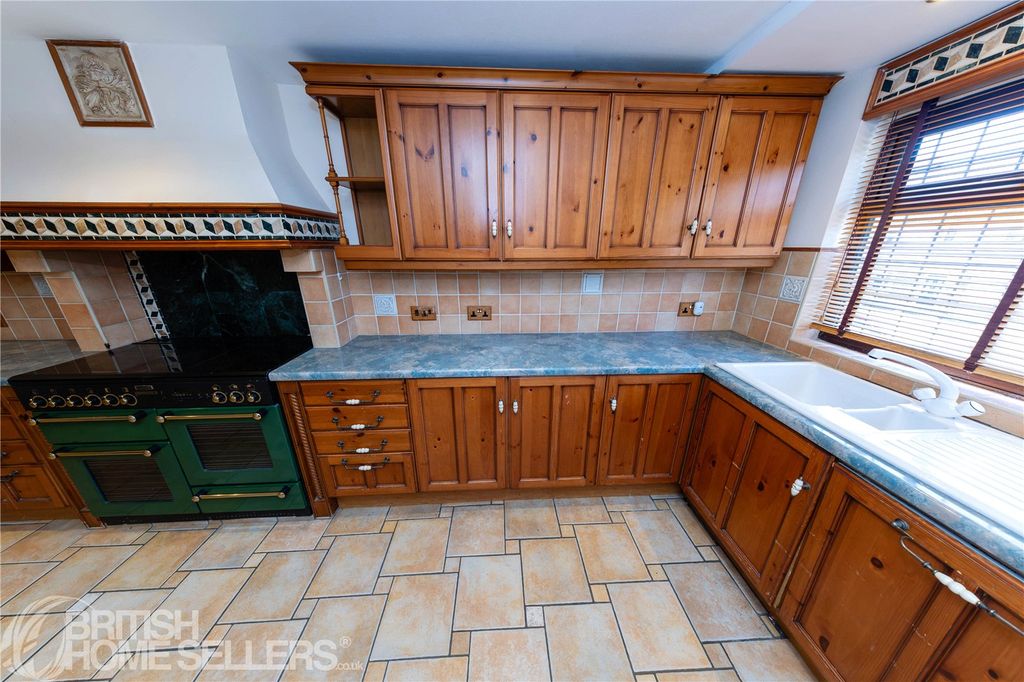 Property photo 2 of 33 Picture No. 11