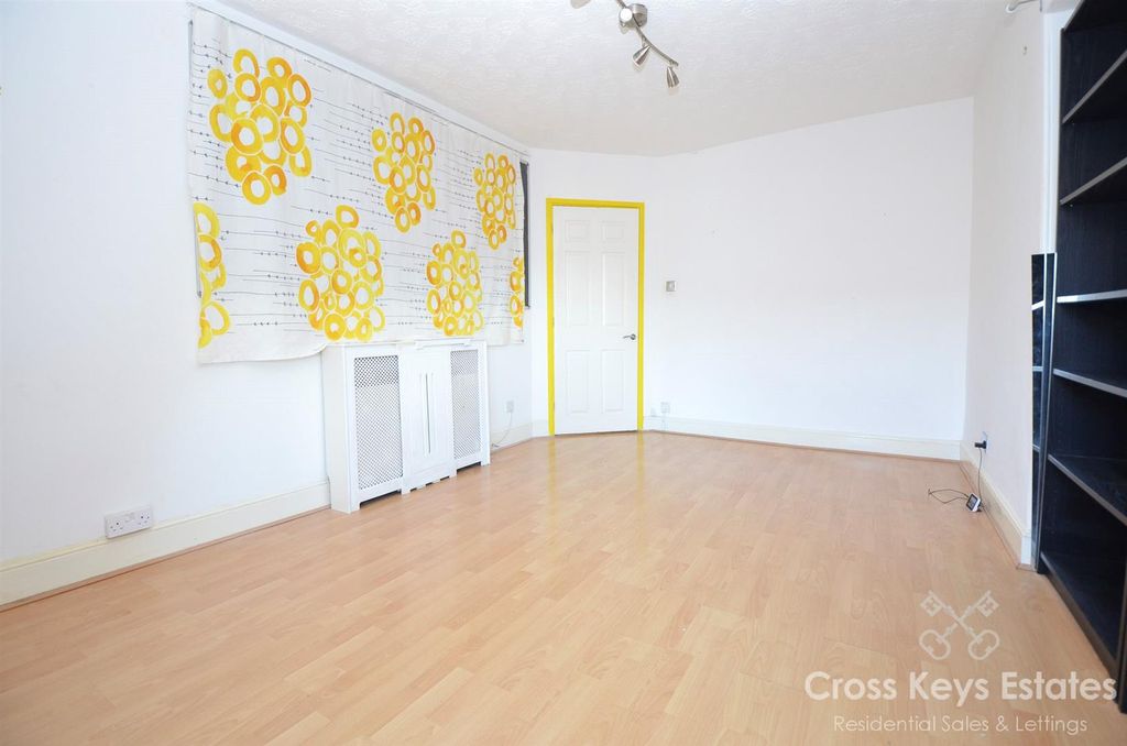 Property photo 3 of 15 Sitting/Dining Room