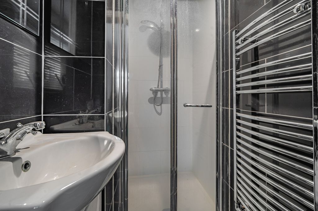 Additional image 10 of 5 bed detached house for saleOld Rectory Gardens, Farnborough GU14