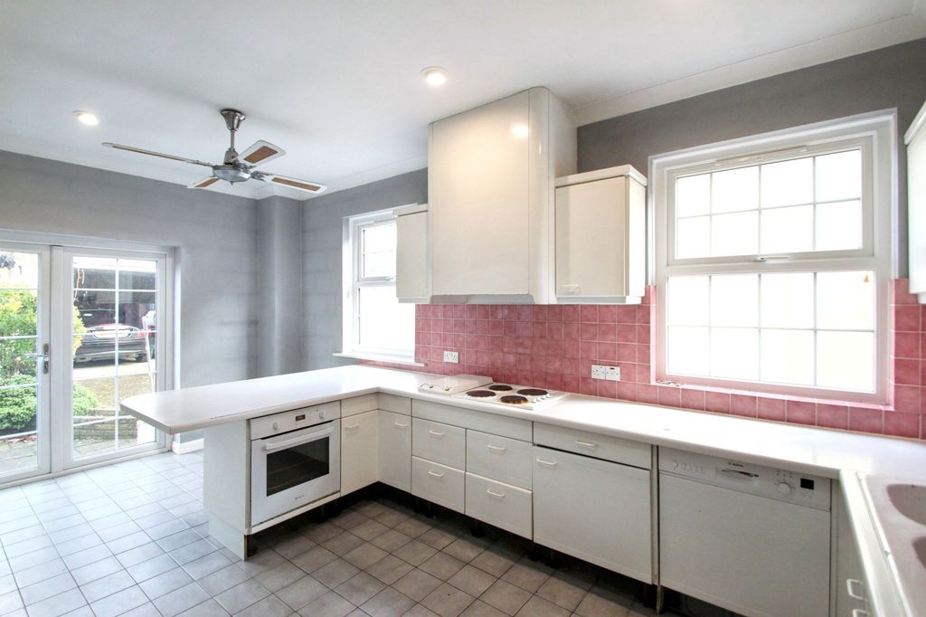 Property photo 2 of 29