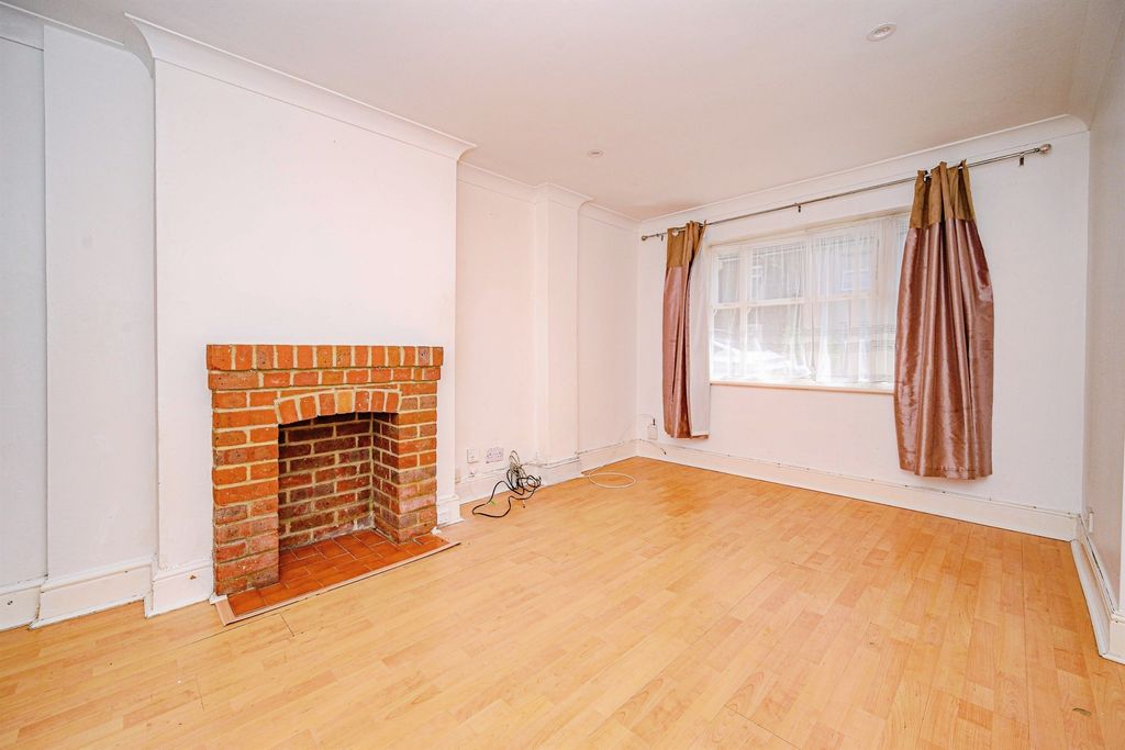 Property photo 2 of 14