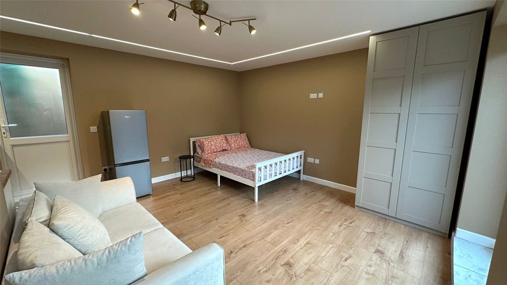 Property photo 1 of 2 Living Area