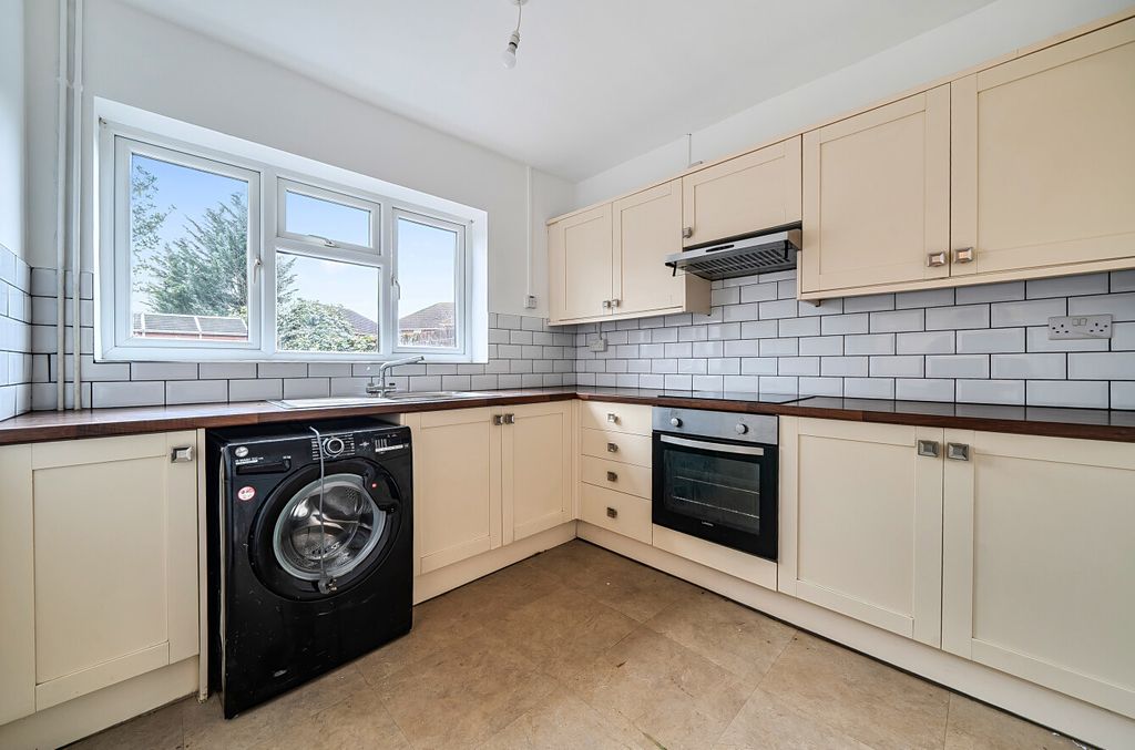 Property photo 3 of 12 1431702-13-69B839...