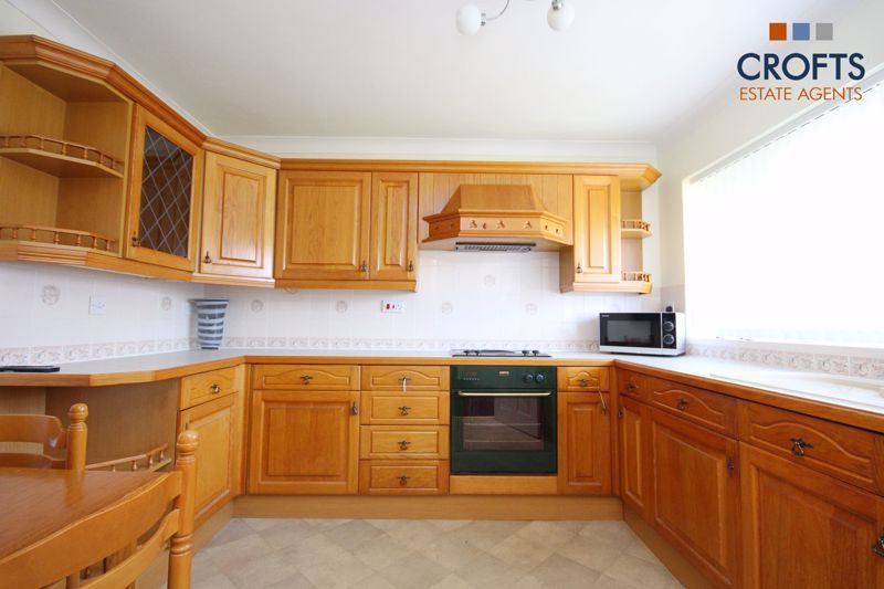 Property photo 3 of 12 Kitchen