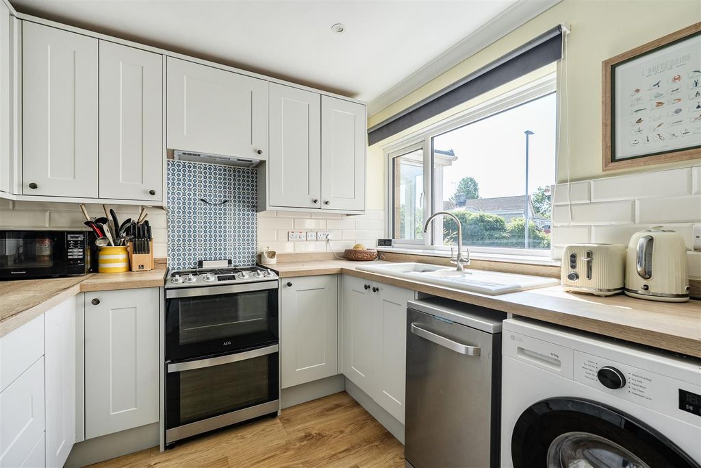 Property photo 2 of 15 Kitchen