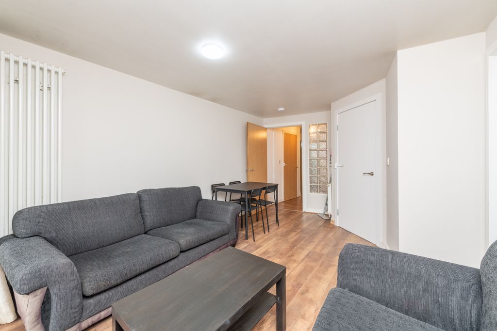 Property photo 2 of 19 Lounge