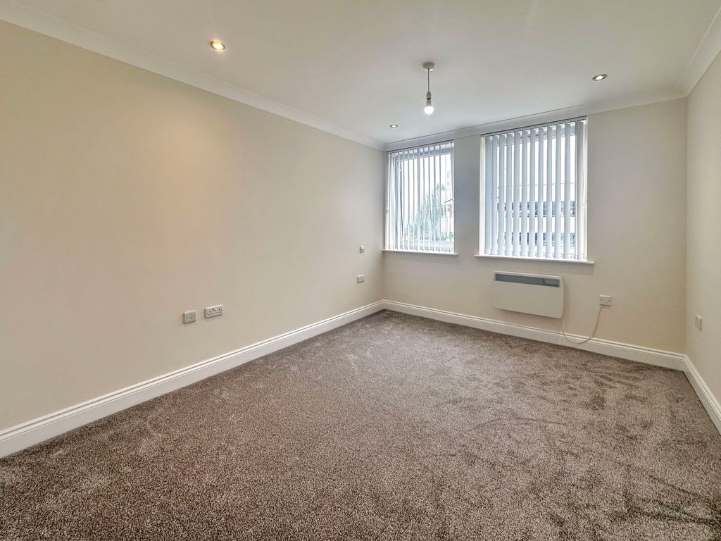 Property photo 3 of 6 Photo 8