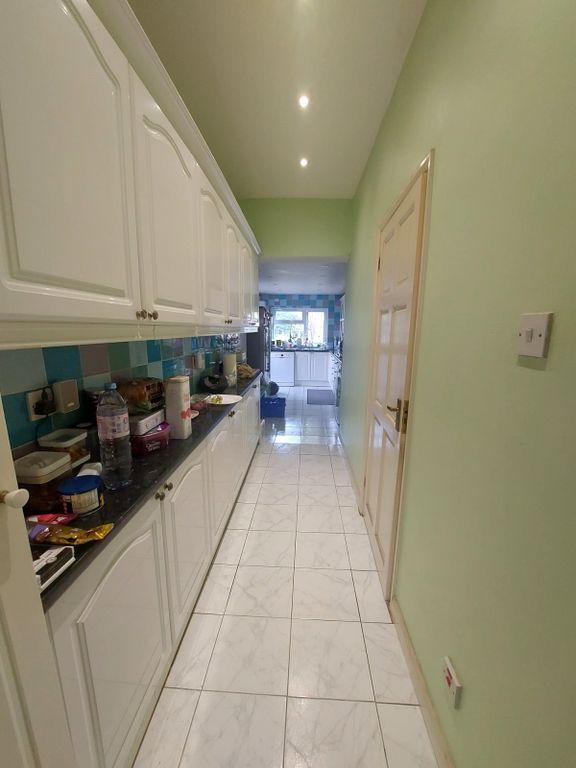 Property photo 1 of 12 Four Bedroom Terraced House With Three Bathrooms