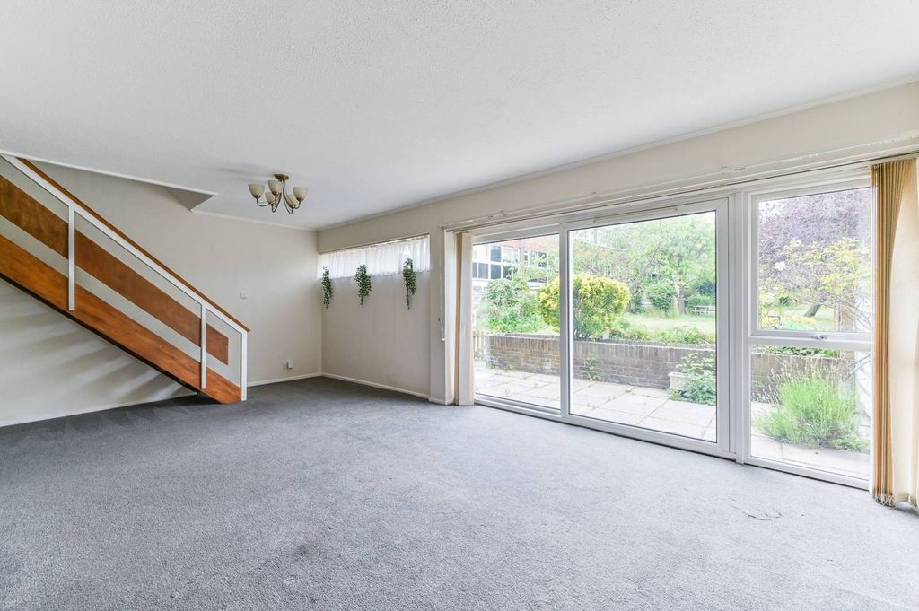 Property photo 3 of 18