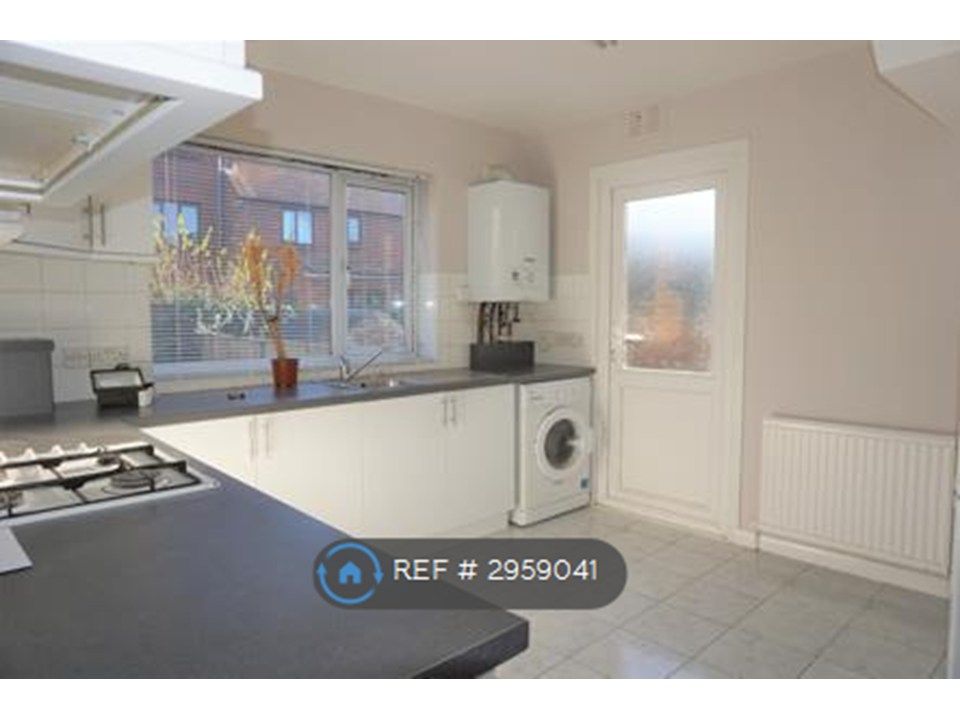 Property photo 2 of 6 Kitchen