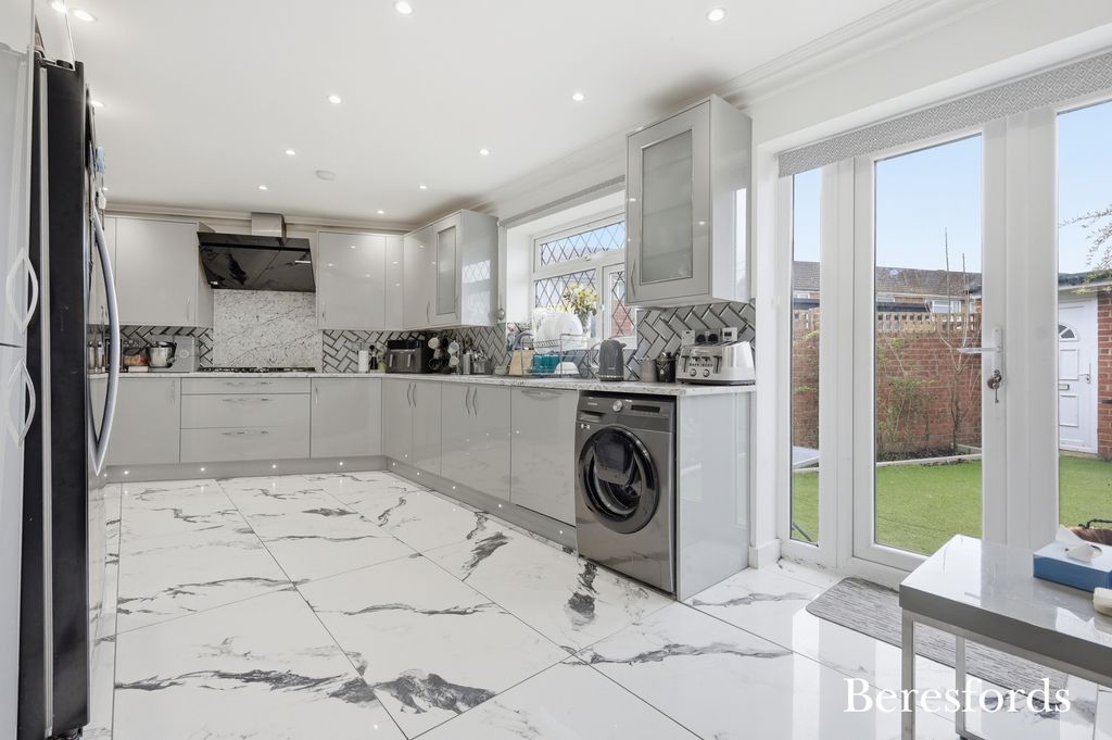 Property photo 2 of 19 Picture No. 12