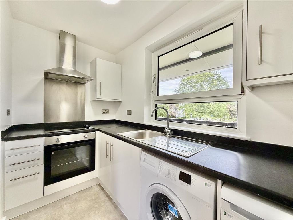 Property photo 2 of 8 Kitchen