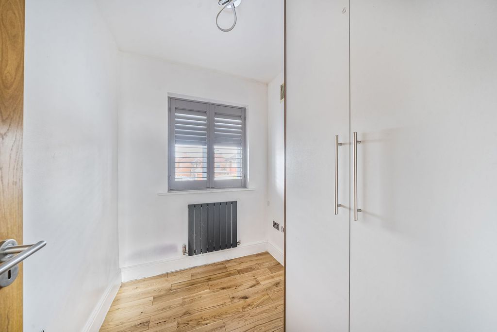 Property photo 3 of 16 Bedroom