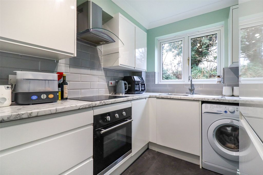 Property photo 2 of 9 Picture No. 16