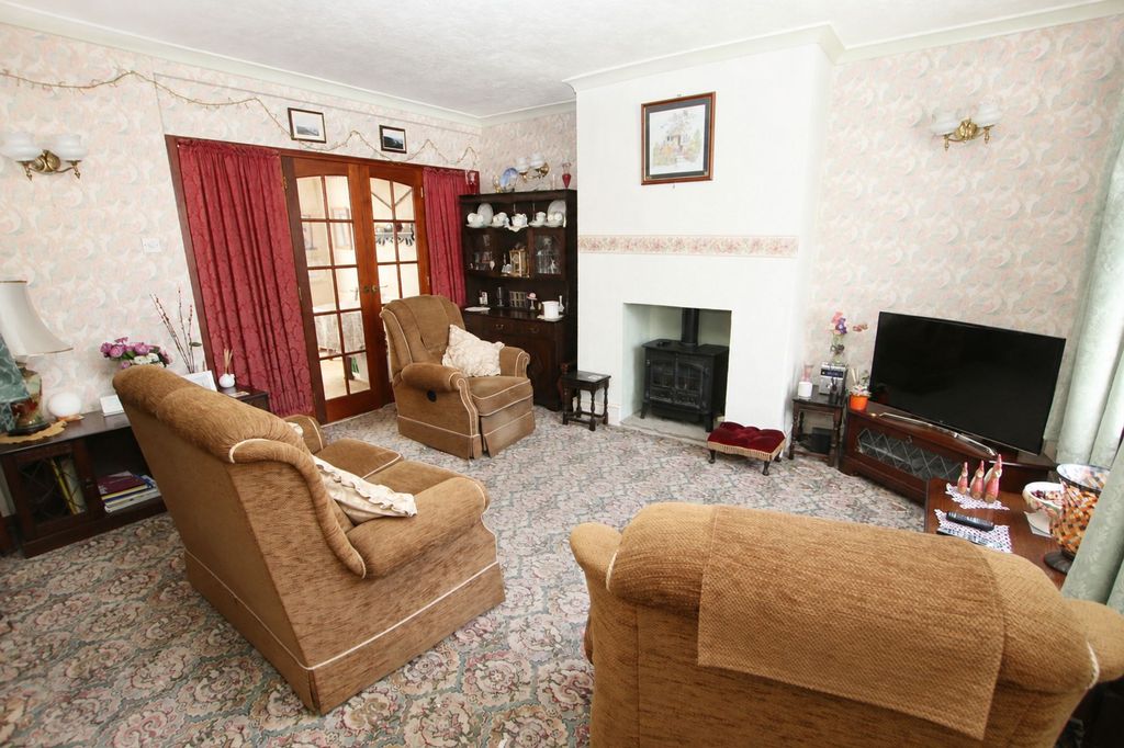 Property photo 2 of 13