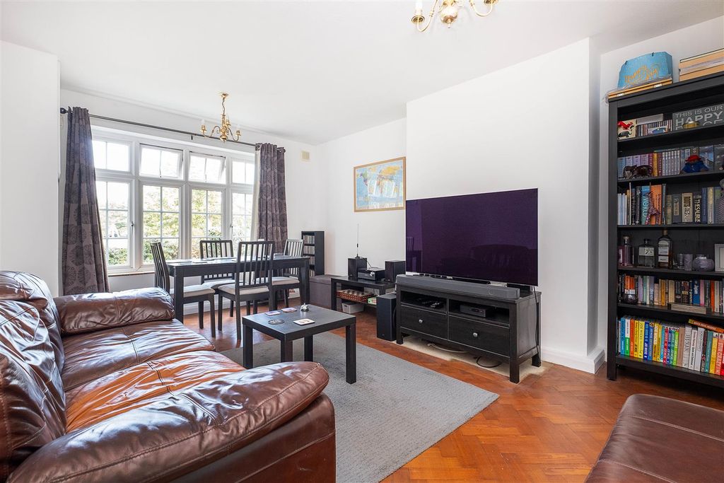 Property photo 3 of 10 23-Giggs-Hill-Gardens-0008 Copy.Jpg