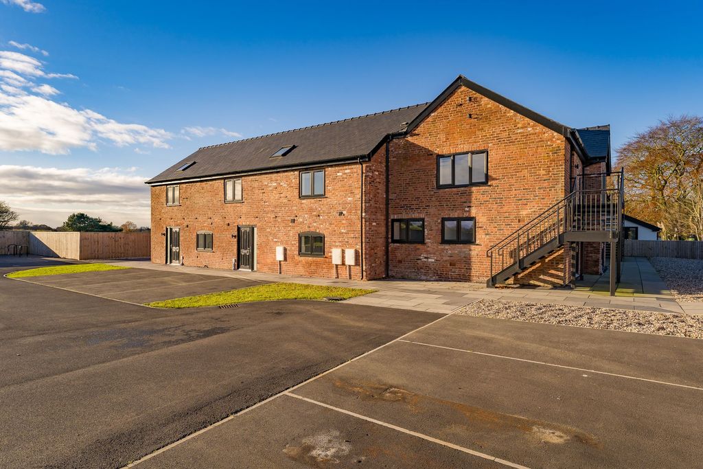 Property photo 2 of 20