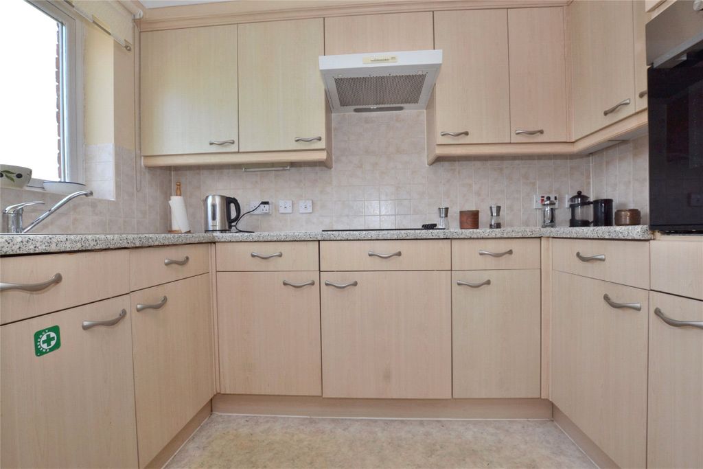 Property photo 3 of 11 Kitchen