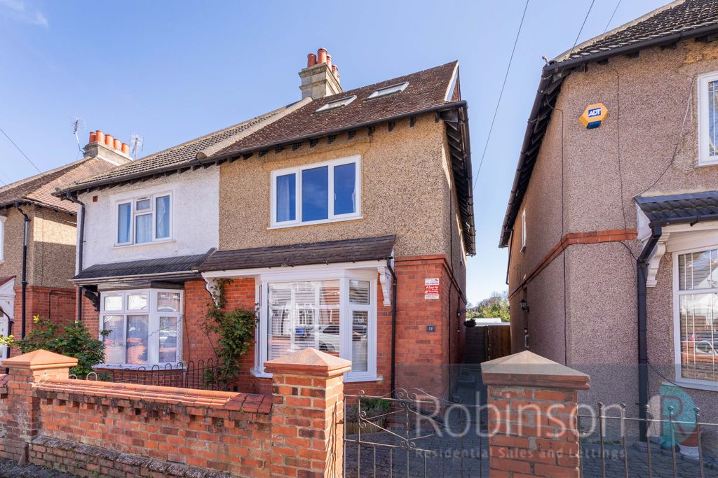 Property photo 1 of 19 11 Clare Road-1