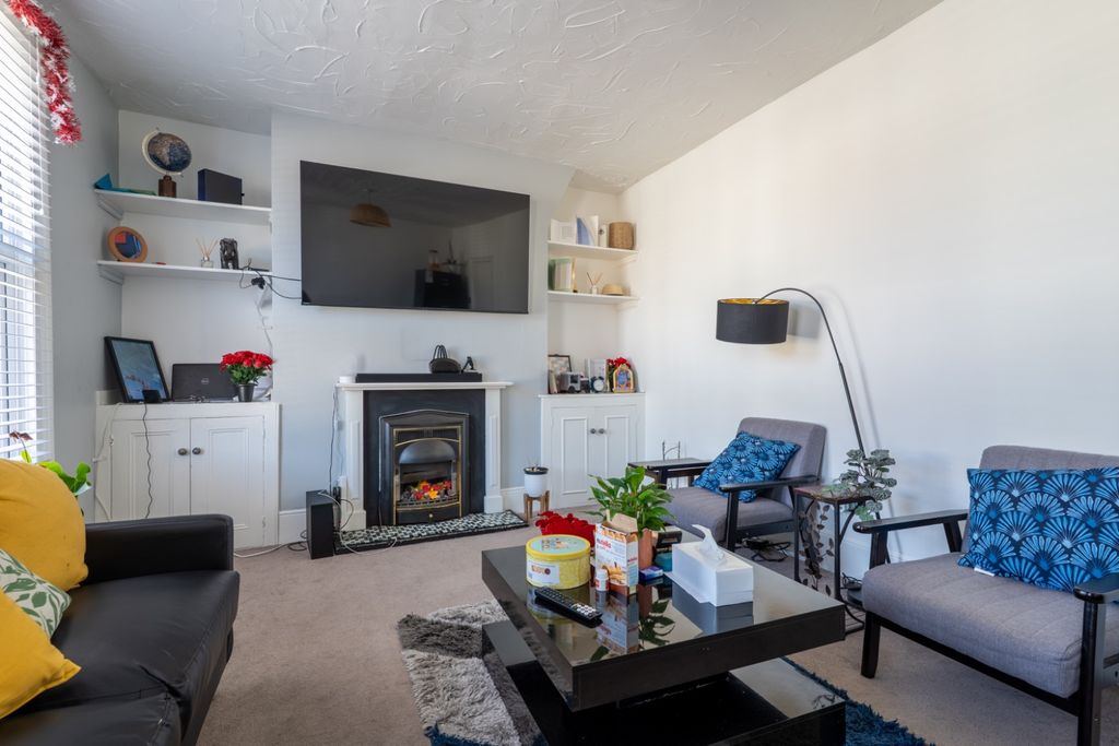 Property photo 2 of 9 5037911