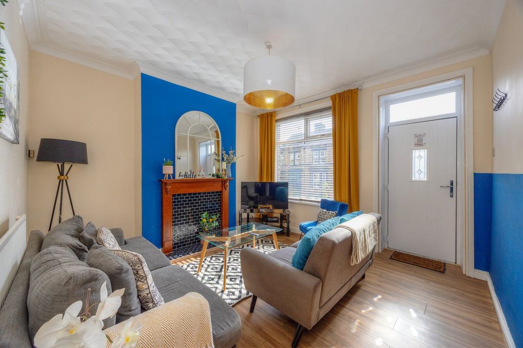 Property photo 2 of 18