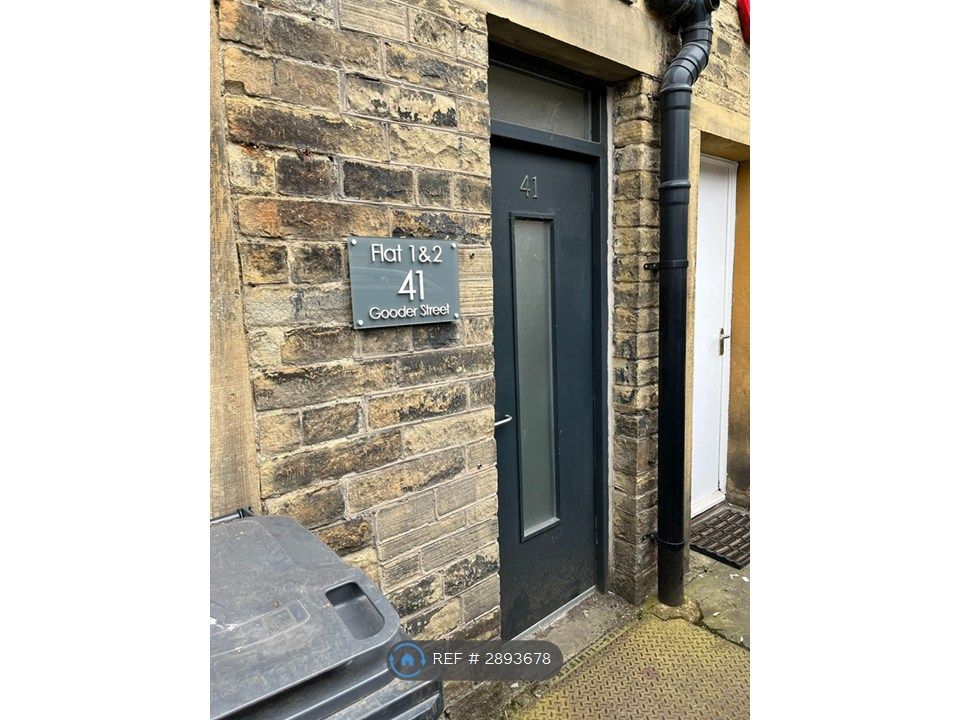 Property photo 1 of 9 Entrance