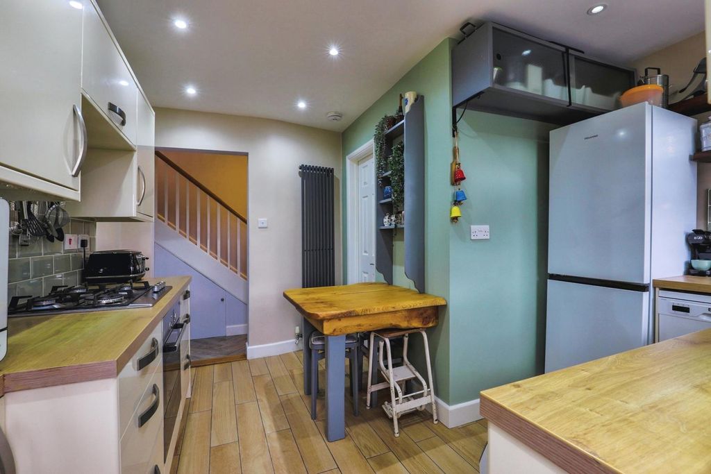 Property photo 3 of 15 Kitchen