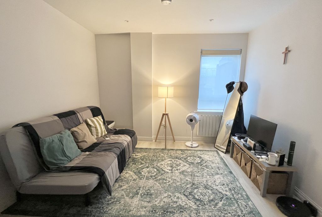 Property photo 2 of 9 A1D9Adac-87C6-490B-B