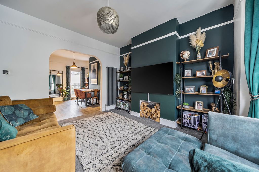 Property photo 2 of 9