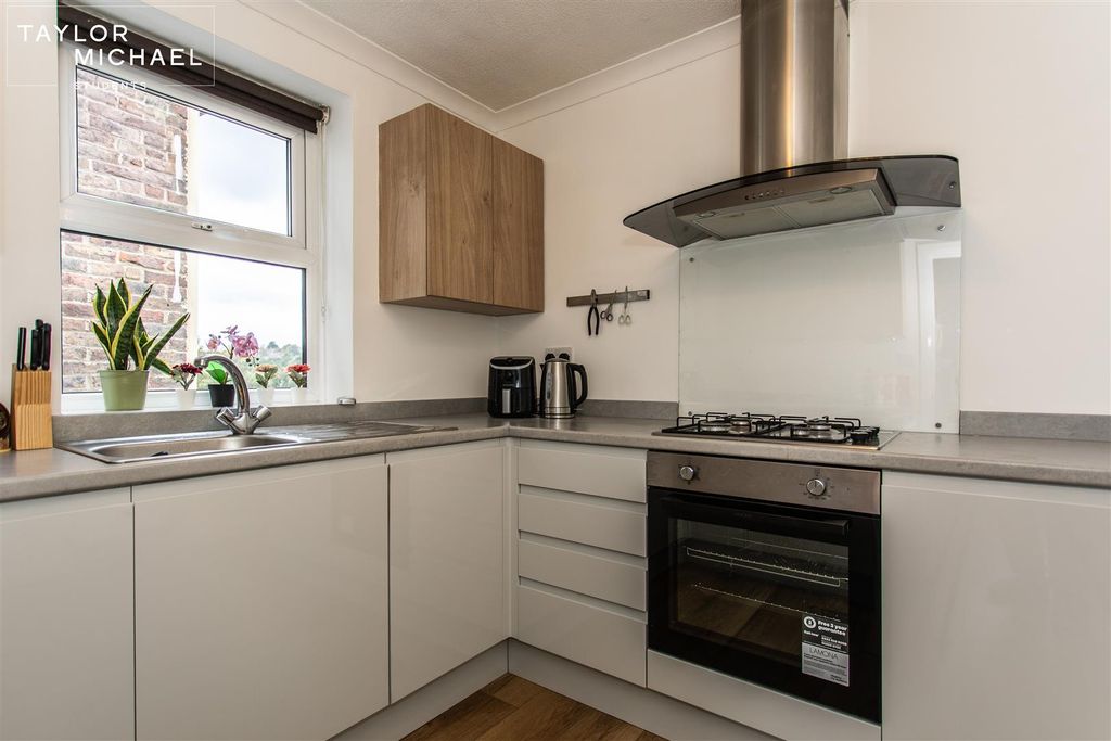 Property photo 1 of 19 Kitchen