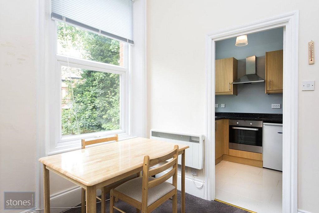 Property photo 3 of 8 Dining Area