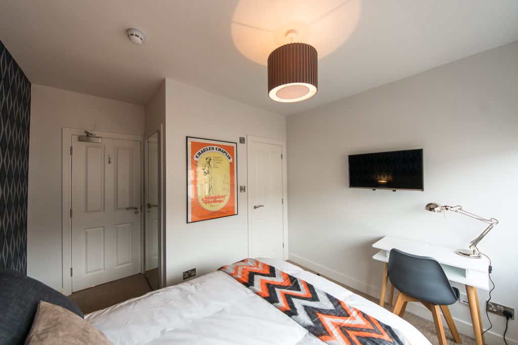 Property photo 2 of 25