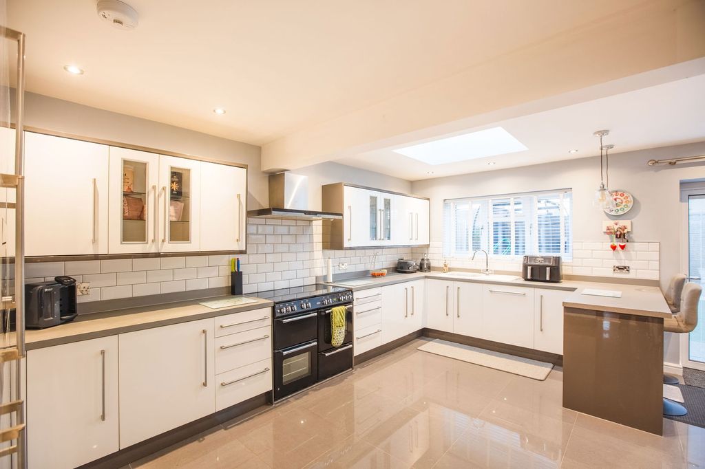 Property photo 2 of 29