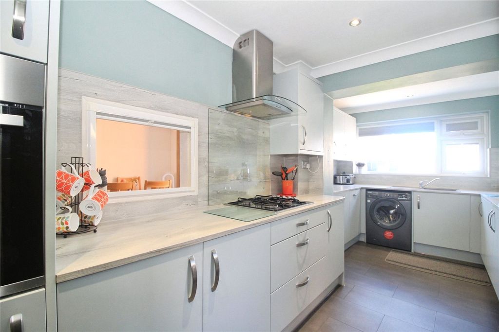 Property photo 2 of 15 Fitted Kitchen