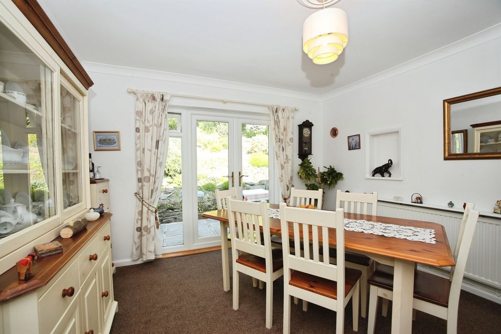 Property photo 2 of 25