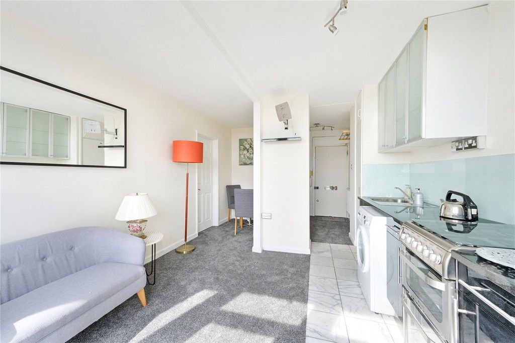 Property photo 1 of 17 Coverly Point