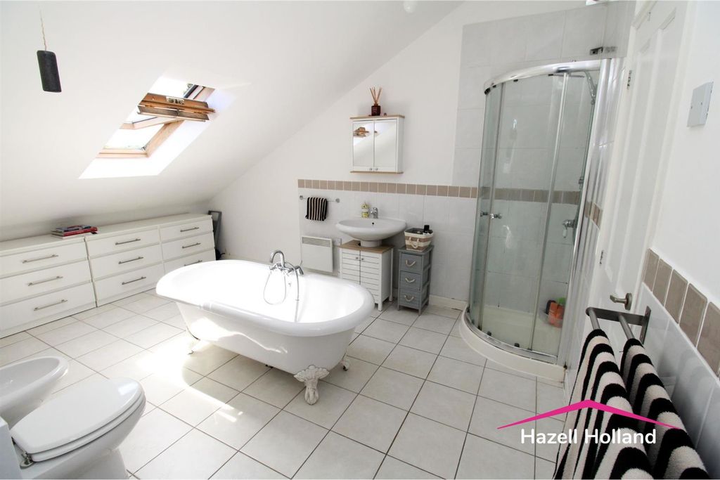 Property photo 3 of 25